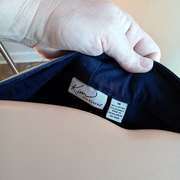Navy Kim Roger's Size 18W Capris - Picture 10 of 10